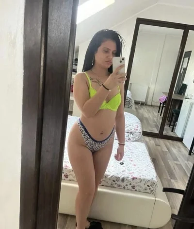 Ador li*****le și sărutările ! Corina