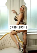 Buna, sunt transexuala si te aștept pe WhatsApp - imagine 1