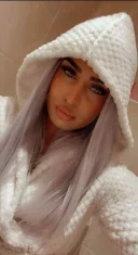 Fata cu suprize - imagine 1