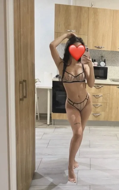 Bună azi am ajuns și stau singură în locație