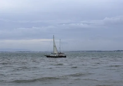 Caut două prietene pentru vacanțe de lux