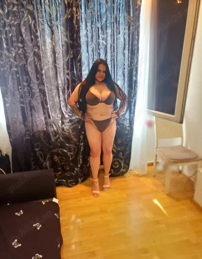 Astăzi am ajuns, singură în locație, minionă sânii mari.