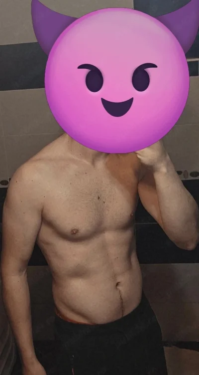 Tânăr blond, entuziast și pasional