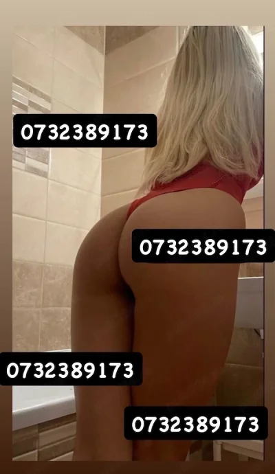 Blonda slim,perfecta pentru tine