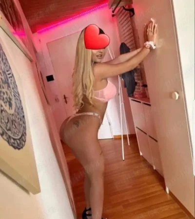 Blonda seducatoare noua in oras unguroaica servicii totale