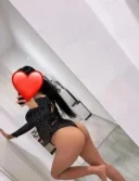 MILF brunetă - imagine 4