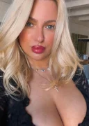 Blonda matura 40 ani - imagine 4