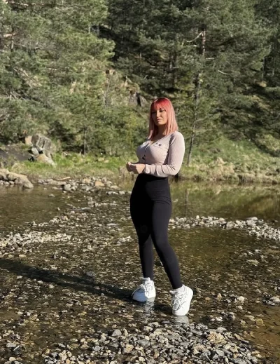 Lavinia 25 ani show detalii WHATSAPP