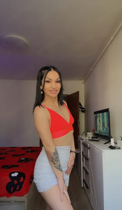 Adelina poze din locație