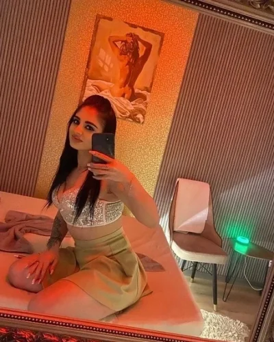 Ana noua in oras doar ce am ajuns am si colega fac si deplasati am si locatie party girls