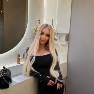 Buna azi am ajuns la voi in oras Transexuala reala