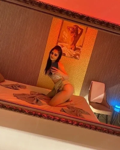 Buna sunt ella abia ce am ajuns fac deplasari dar am si locatie te astept la mine