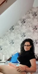 Matură 43 de ani primesc cei care sunt trecuți peste 40 de ani - imagine 1