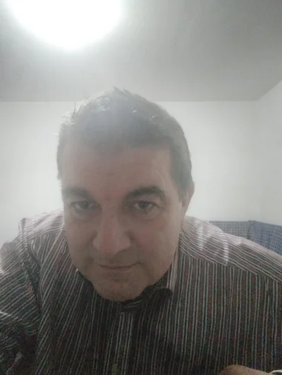 Bărbat singur, dornic de aventură și cunoaștere a misterelor feminine, independent financiar și cu domiciliu propriu, îndrăgostit de retro și Stilul Belle Époque.