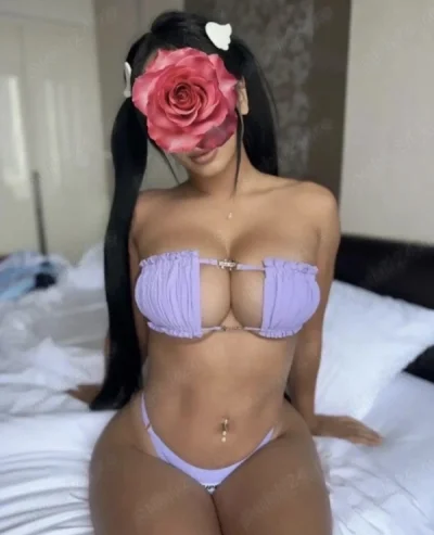 Bruneta sexy 18ani
