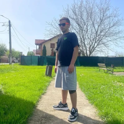Baiat pentru cuplu sau femei de ori ce varsta