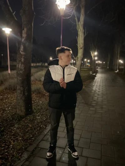 Băiat care caută distracție