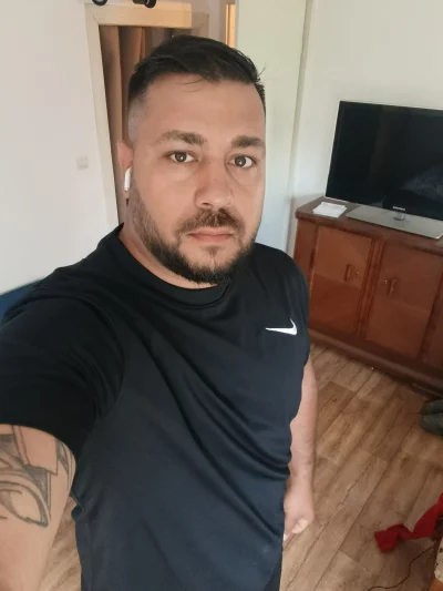 Buna caut cuplu sunt un bărbat bine facut am ce-i 7 ani de acasă sunt foarte curat aștept propuneri