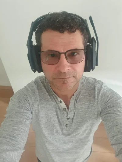 Caut tipe cu labiile și clitorisul proeminent